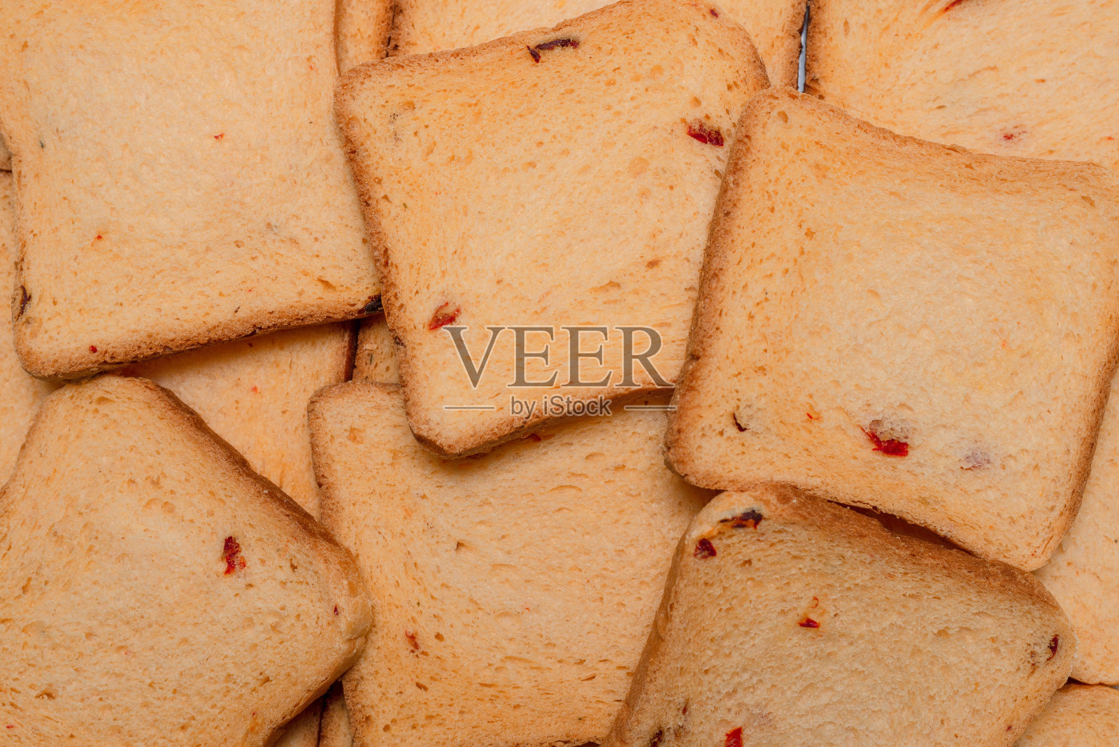 美味的面包片孤立在白色的背景。照片摄影图片