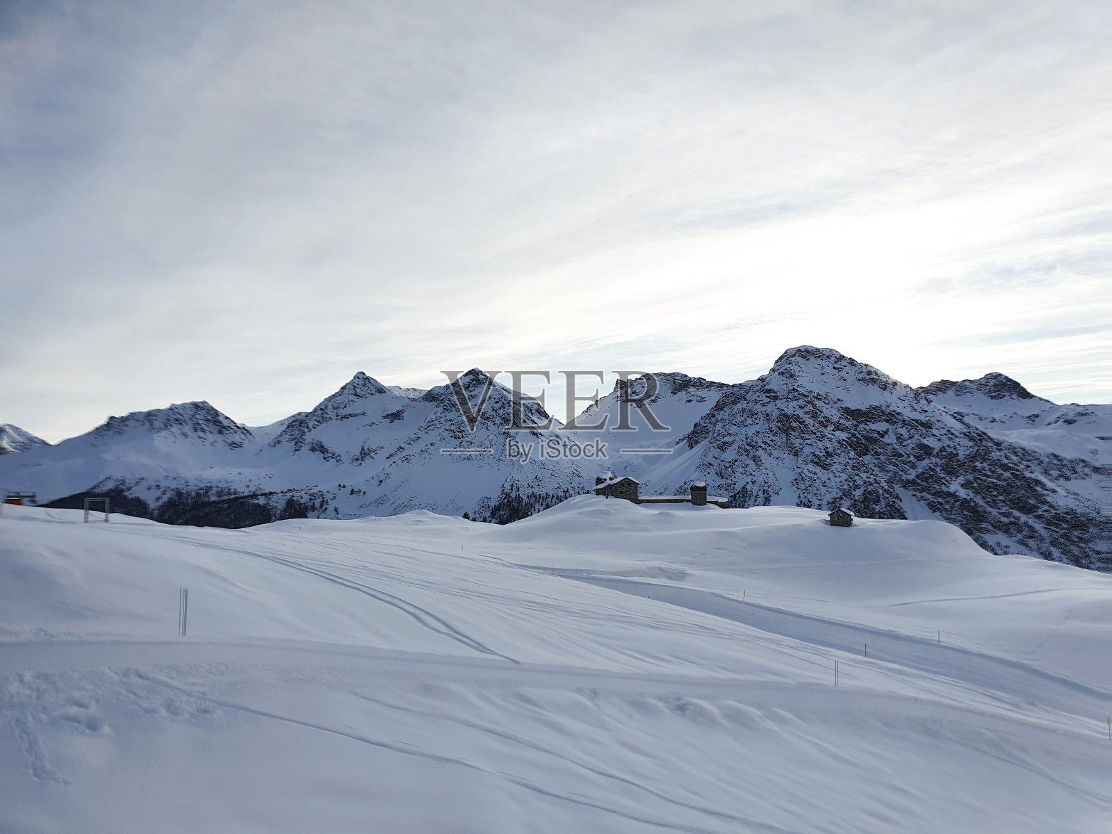阿罗萨附近的山峰照片摄影图片