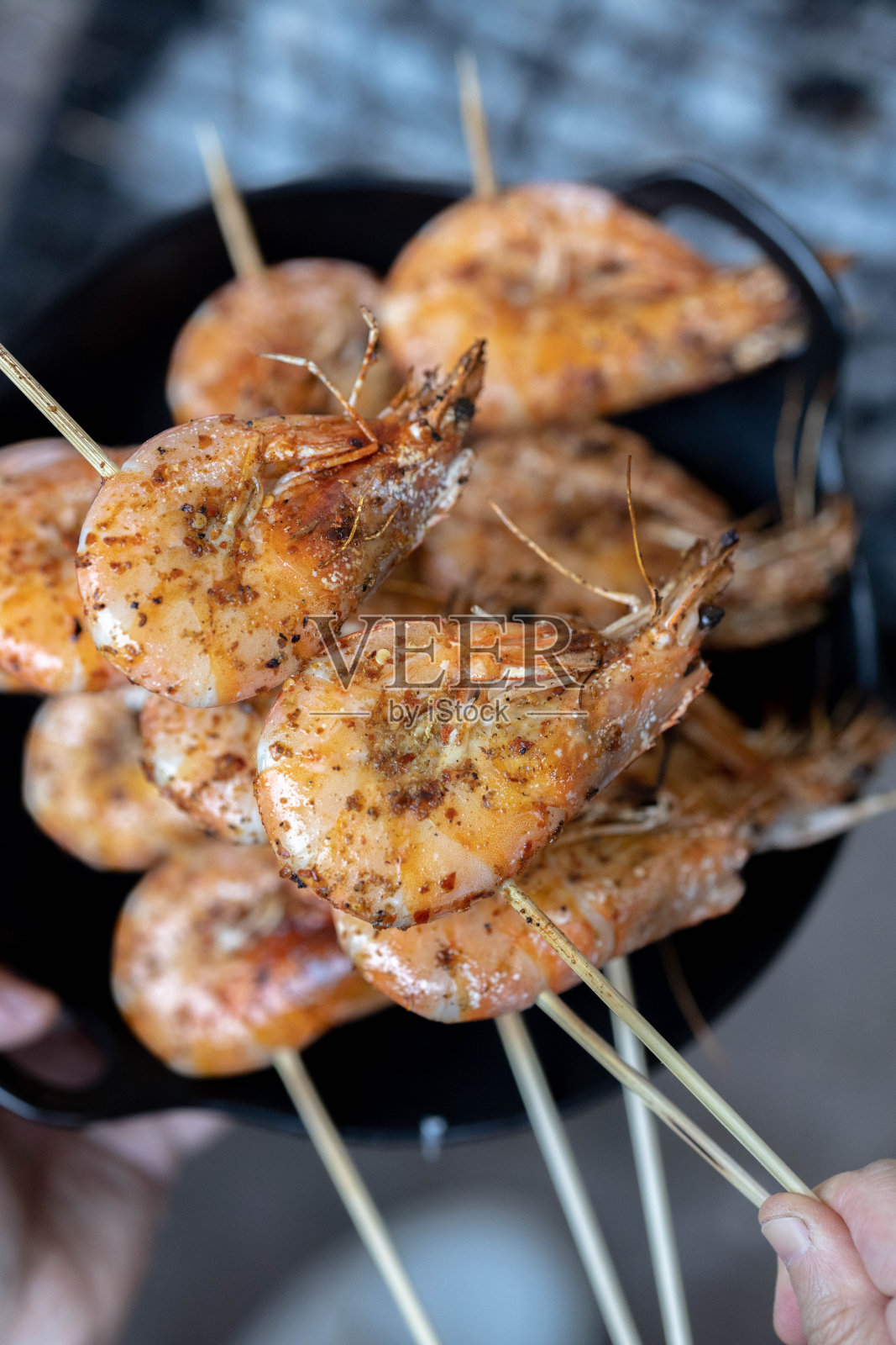 香辣烤虾串照片摄影图片