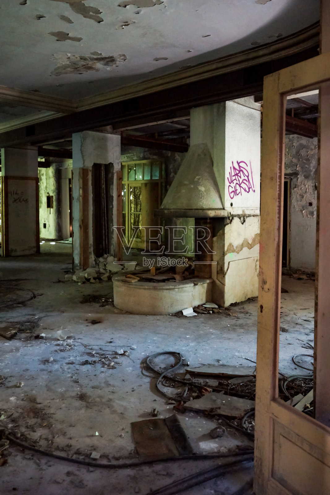 克罗地亚-废弃的库帕里酒店照片摄影图片