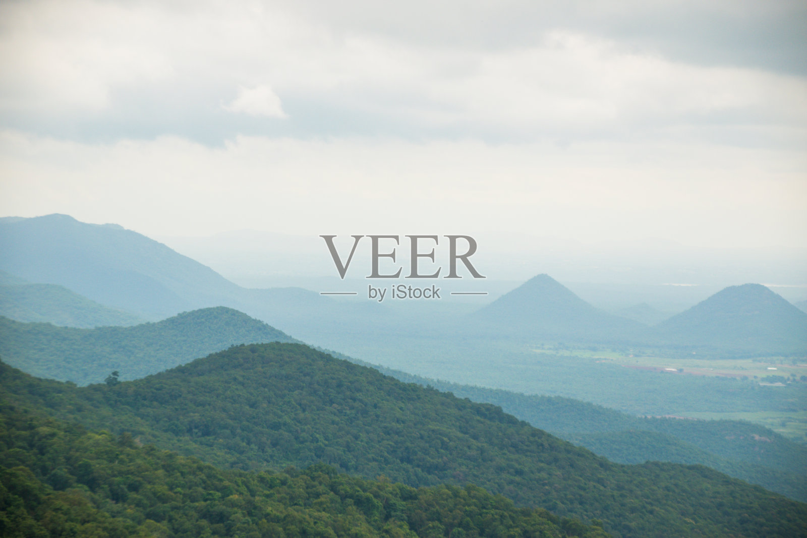 山和森林照片摄影图片