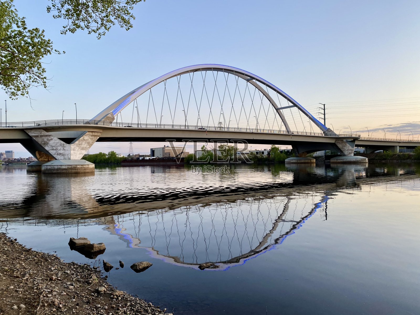 东北明尼阿波利斯河滨和日落洛瑞桥照片摄影图片