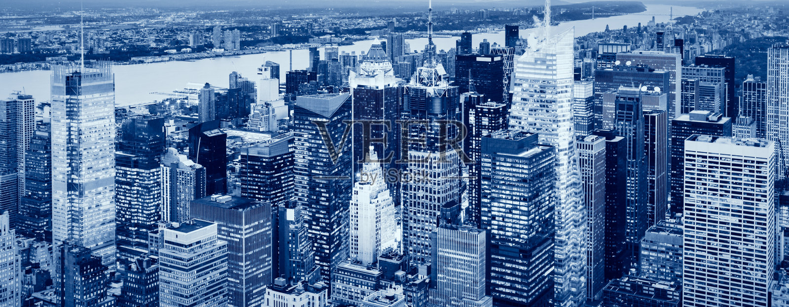 纽约市黄昏时曼哈顿的鸟瞰图照片摄影图片