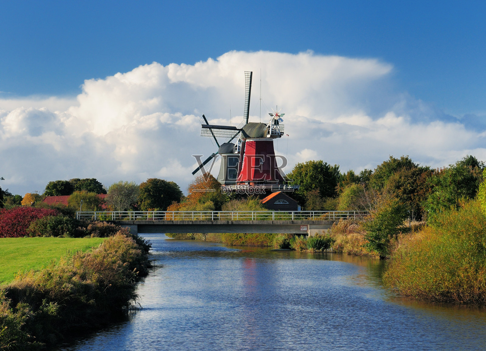 从运河桥到格里特西尔东弗里西亚著名的双磨坊照片摄影图片
