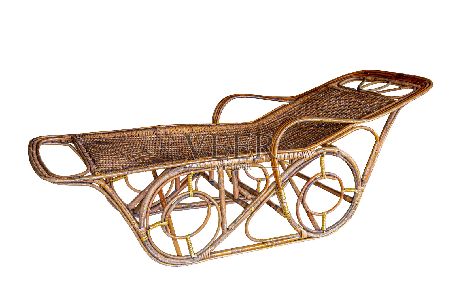 藤织日光浴床孤立在白色的背景照片摄影图片