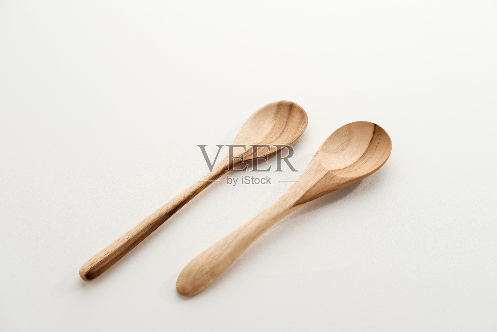 木勺孤立在白色背景上。本空间照片摄影图片