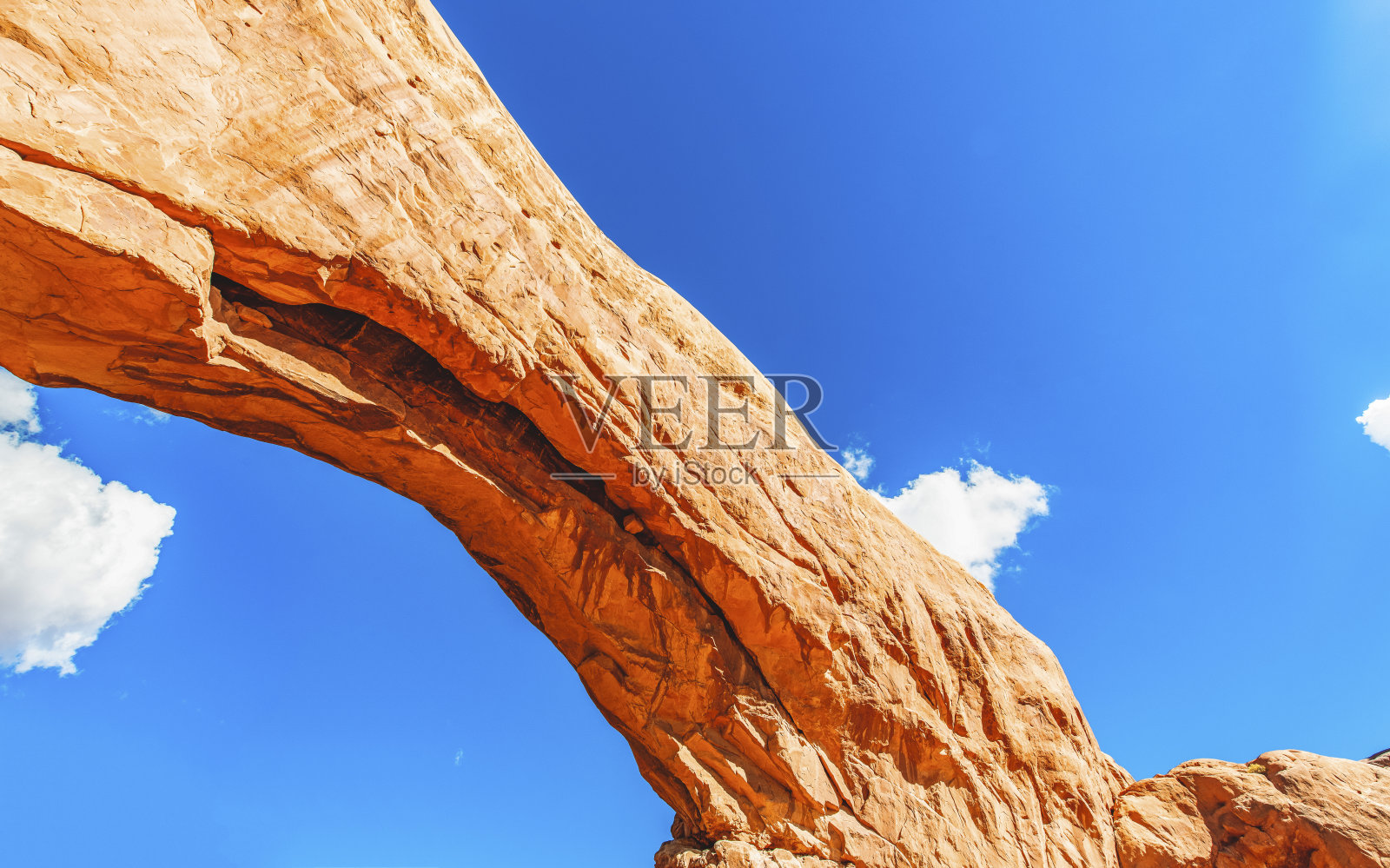 美国拱门国家公园的红色岩石窗拱照片摄影图片