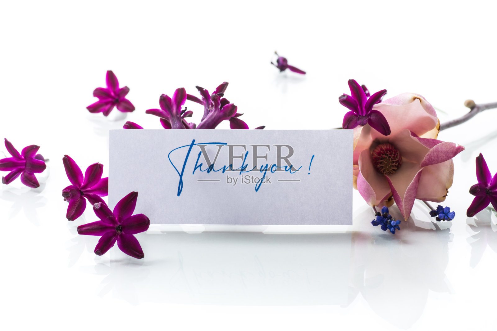 一束漂亮的春天鲜花，代表对母亲的祝贺照片摄影图片