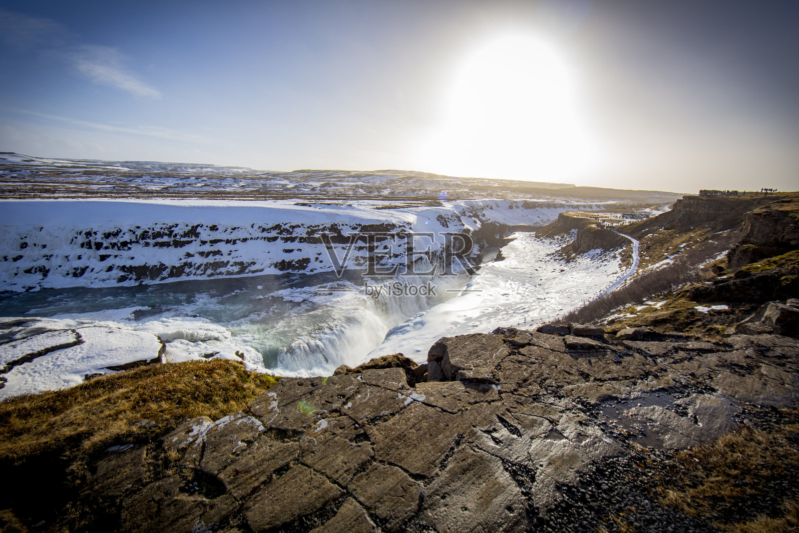 冬季俯瞰冰岛的海湾瀑布照片摄影图片