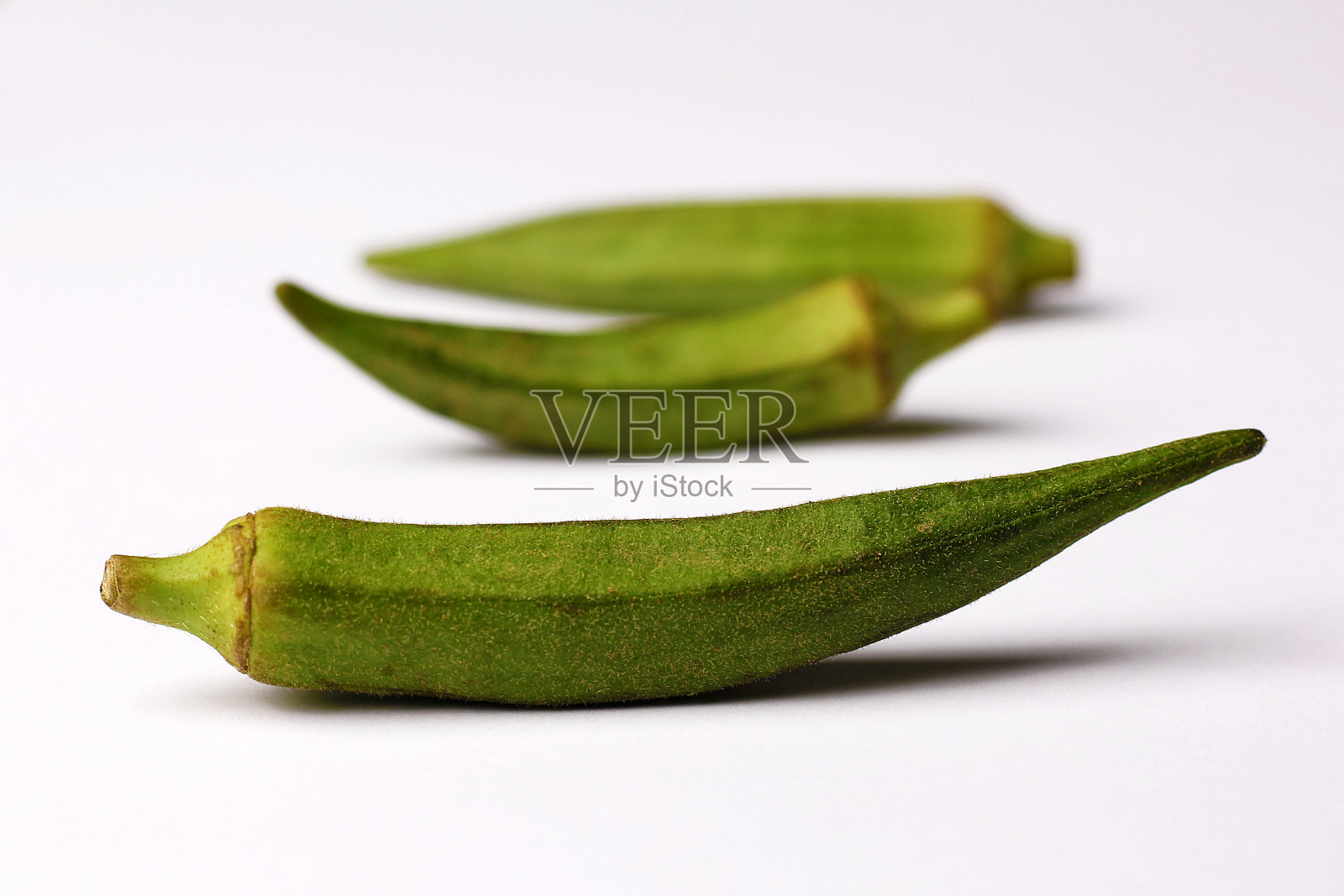 孤立的秋葵，女士的手指，Bhindi和Bamies在白色的背景。照片摄影图片