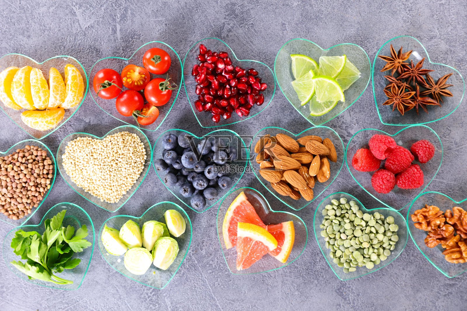 健康食品-选择新鲜水果照片摄影图片