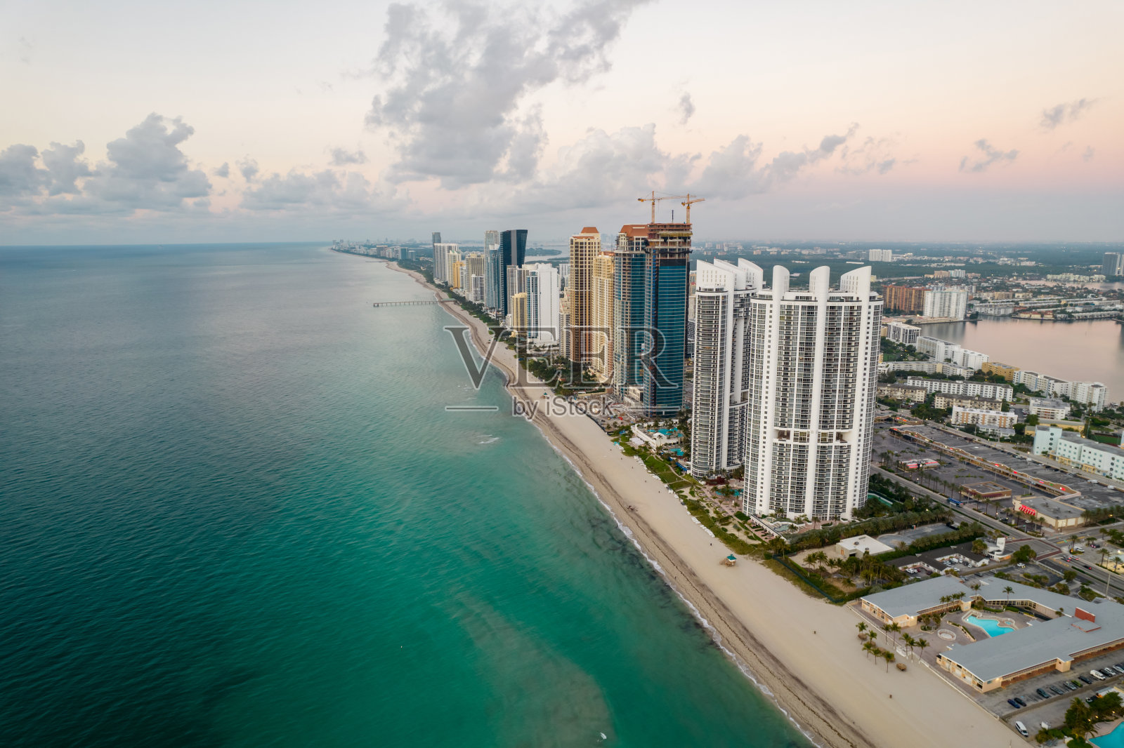 在美国佛罗里达阳光群岛海滩的海滨房地产照片摄影图片