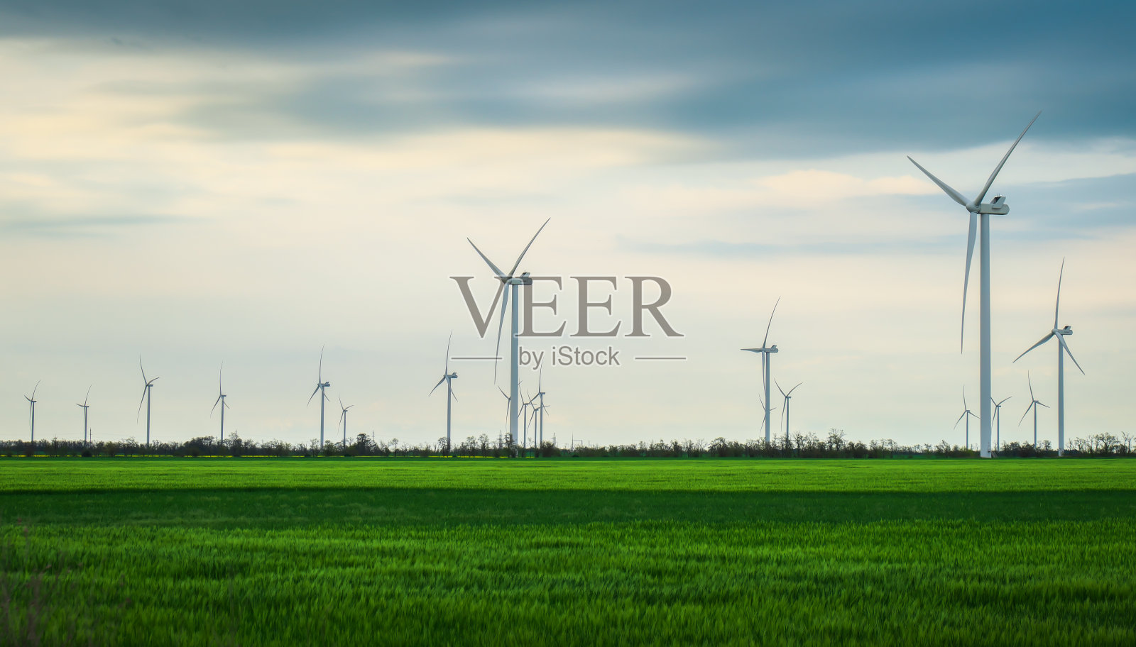 风力发电蓝天节能理念照片摄影图片