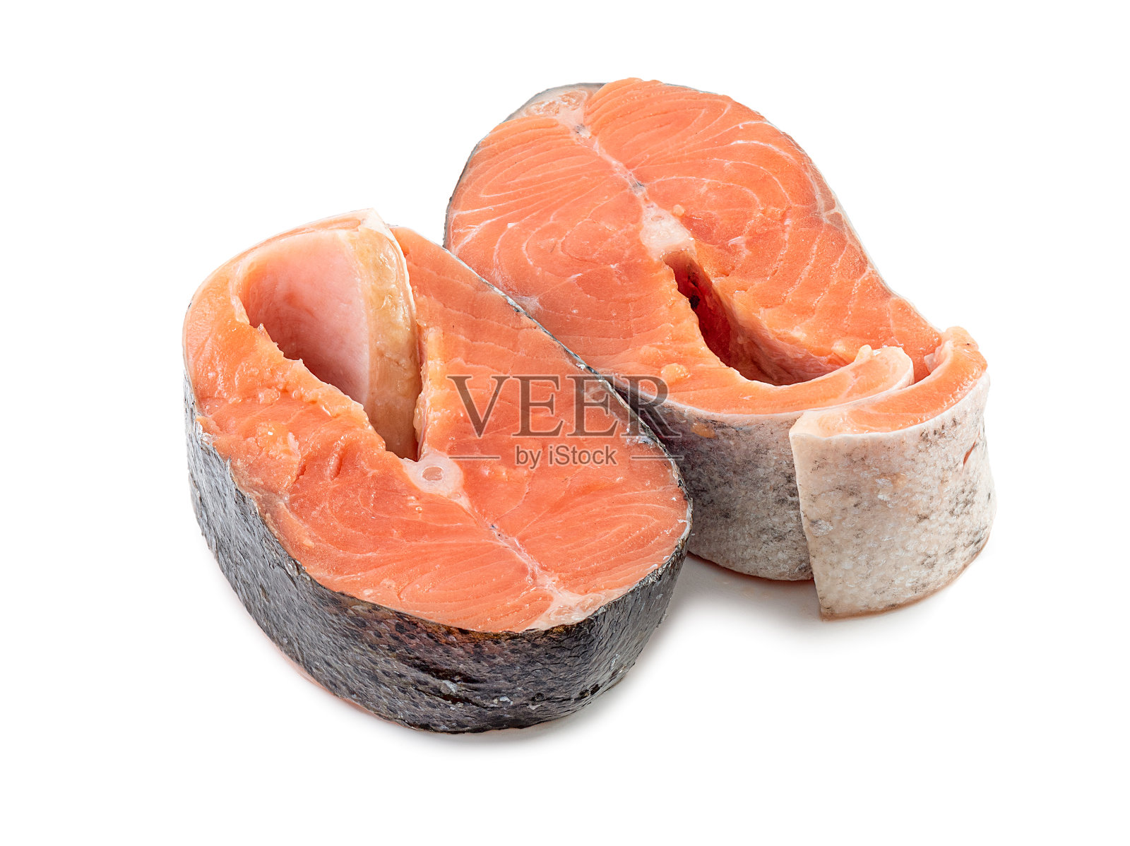 生鲑鱼排孤立在白色背景。鲜红鲑鱼排。鲑鱼片肉。全景深照片摄影图片