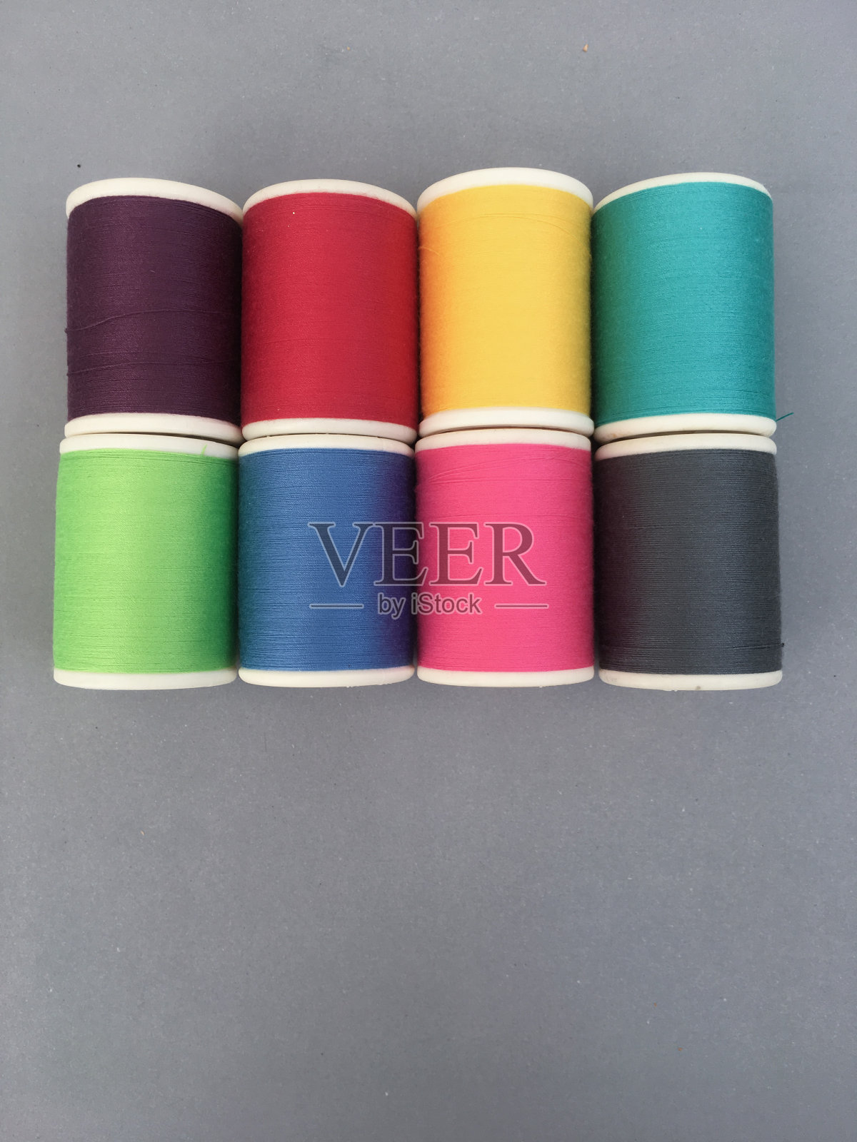 五颜六色的线轴照片摄影图片