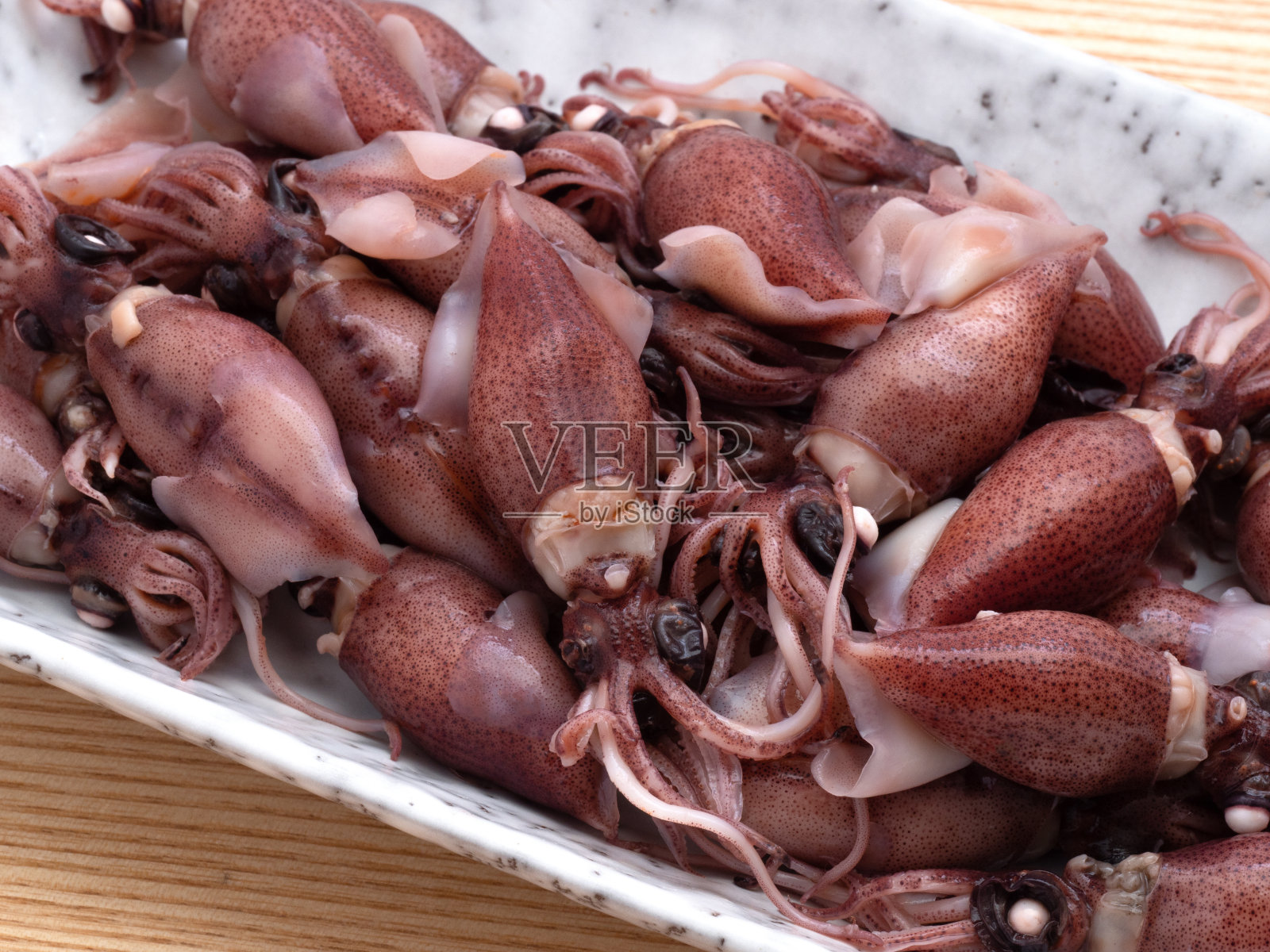 煮熟的萤火虫鱿鱼照片摄影图片