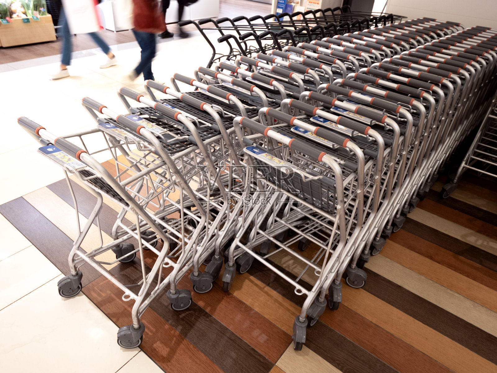 超市购物车照片摄影图片