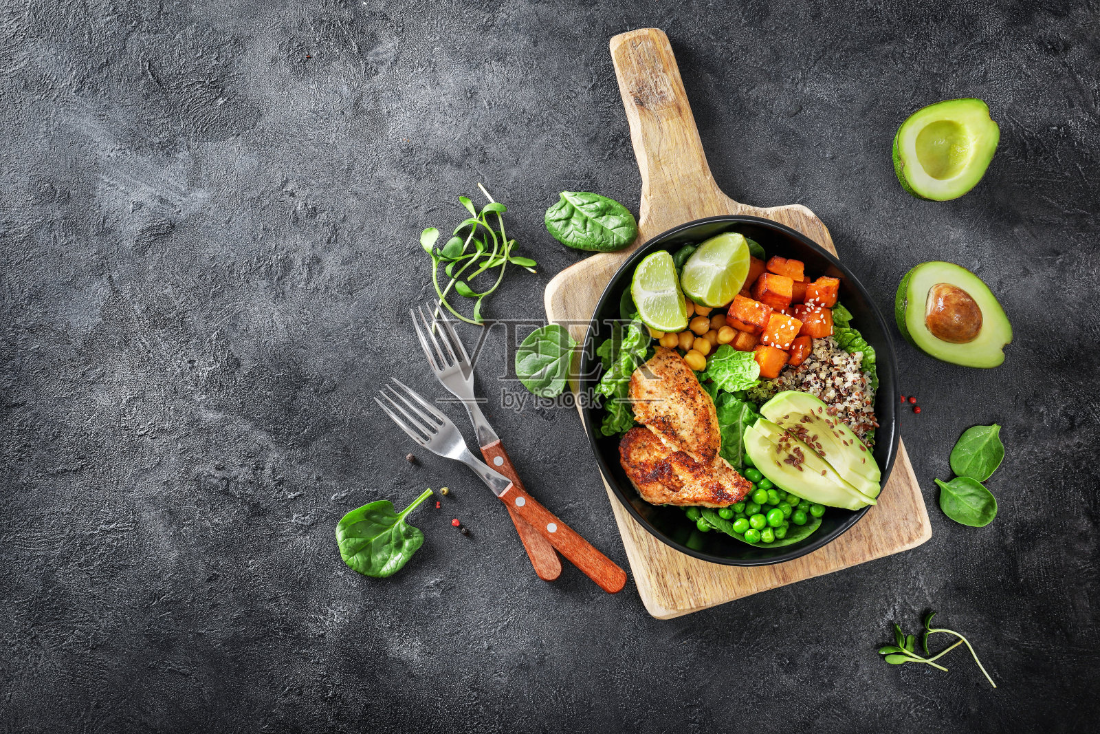 营养午餐，藜麦和蔬菜照片摄影图片