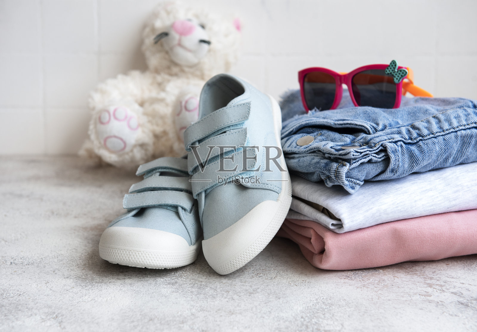 儿童服装套装照片摄影图片