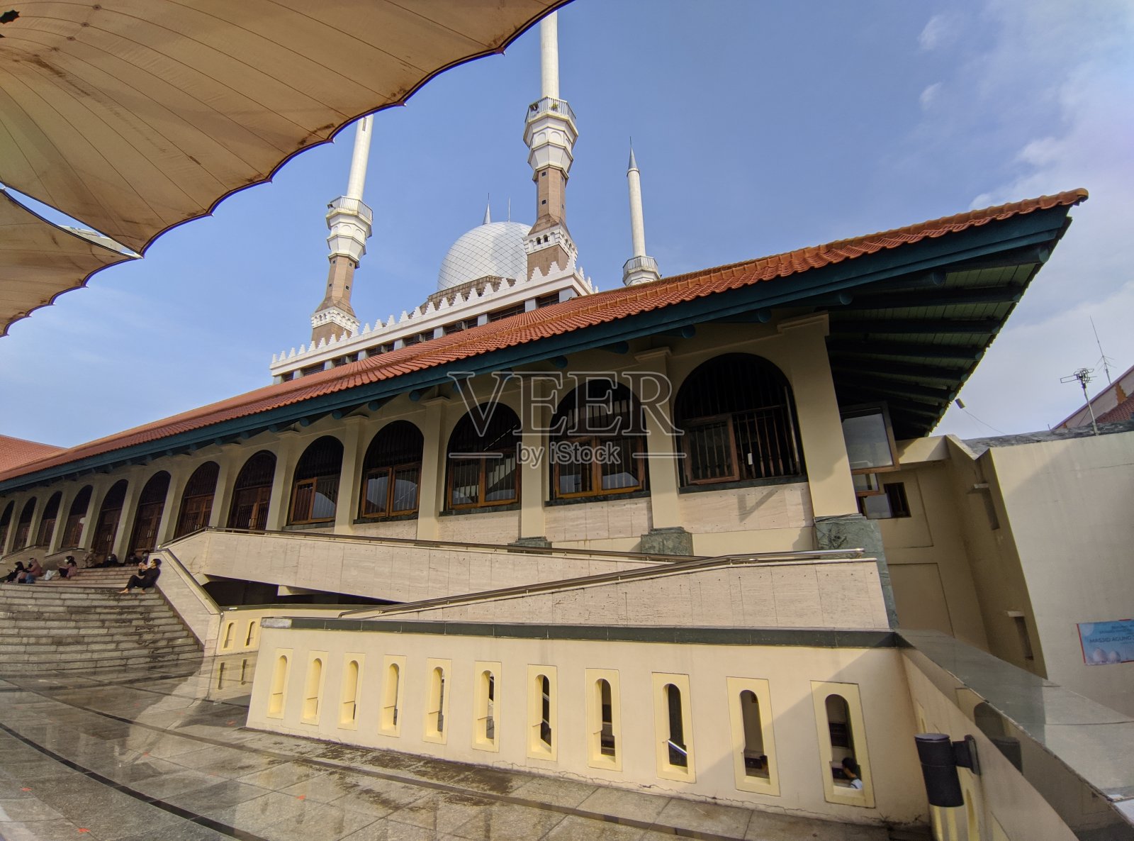 中爪哇大清真寺的宏伟壮观照片摄影图片