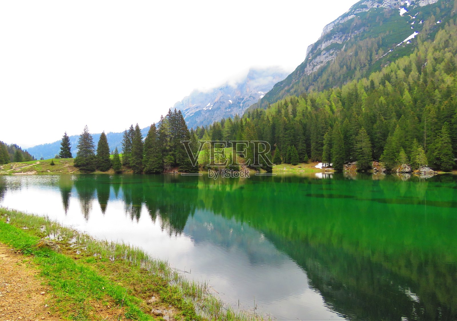 意大利Trentino Brenta Dolomites的Valagola湖照片摄影图片