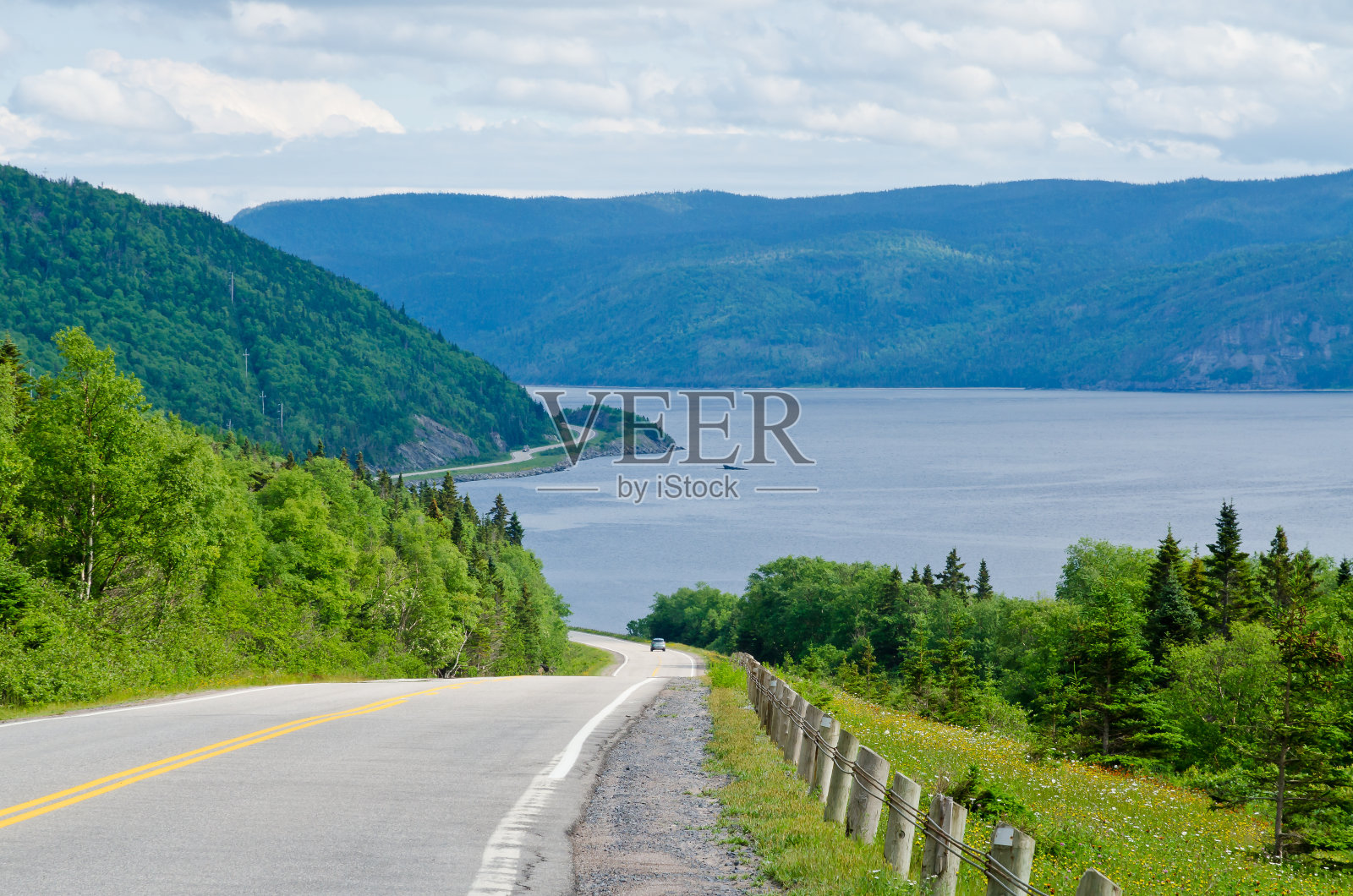 偏远地区的公路照片摄影图片
