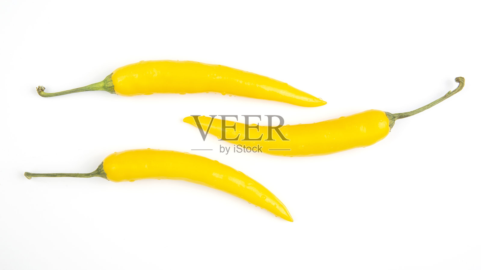 黄色的辣椒放在盘子里。胡椒。蔬菜维生素的食物。照片摄影图片