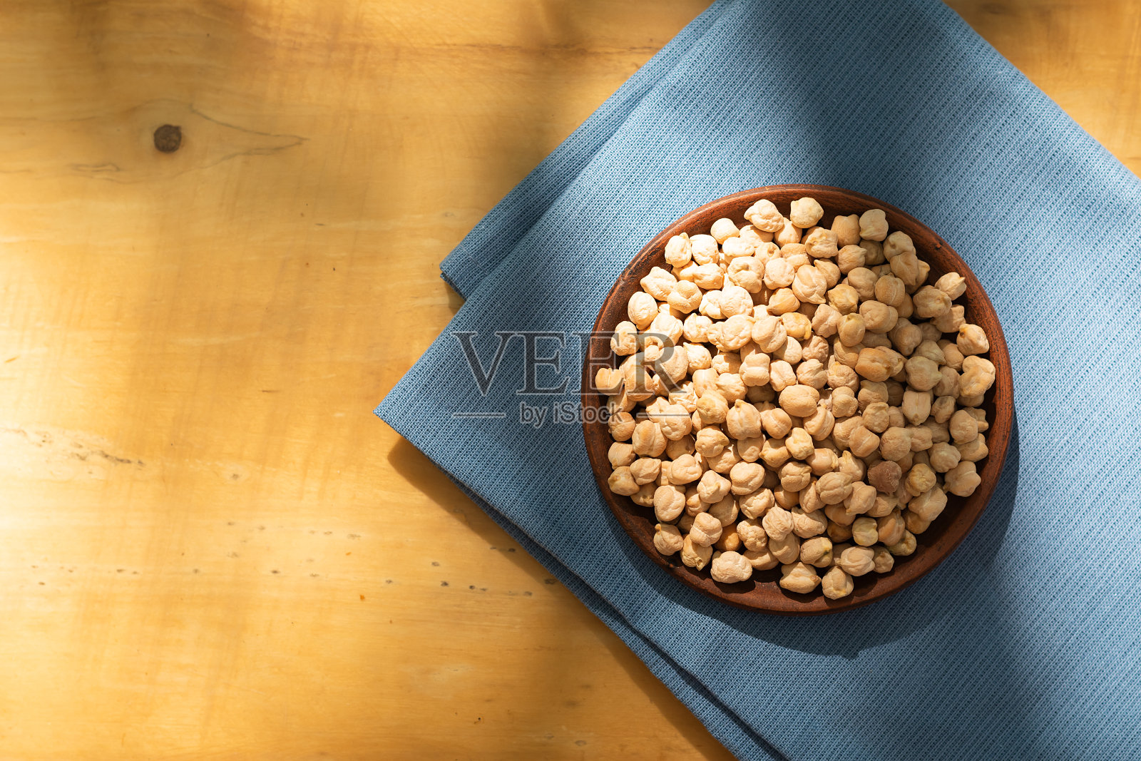 鹰嘴豆羊肉，或鹰嘴豆，它也栽培鹰嘴豆和羊肉是豆科的草本植物，一种豆科作物。照片摄影图片