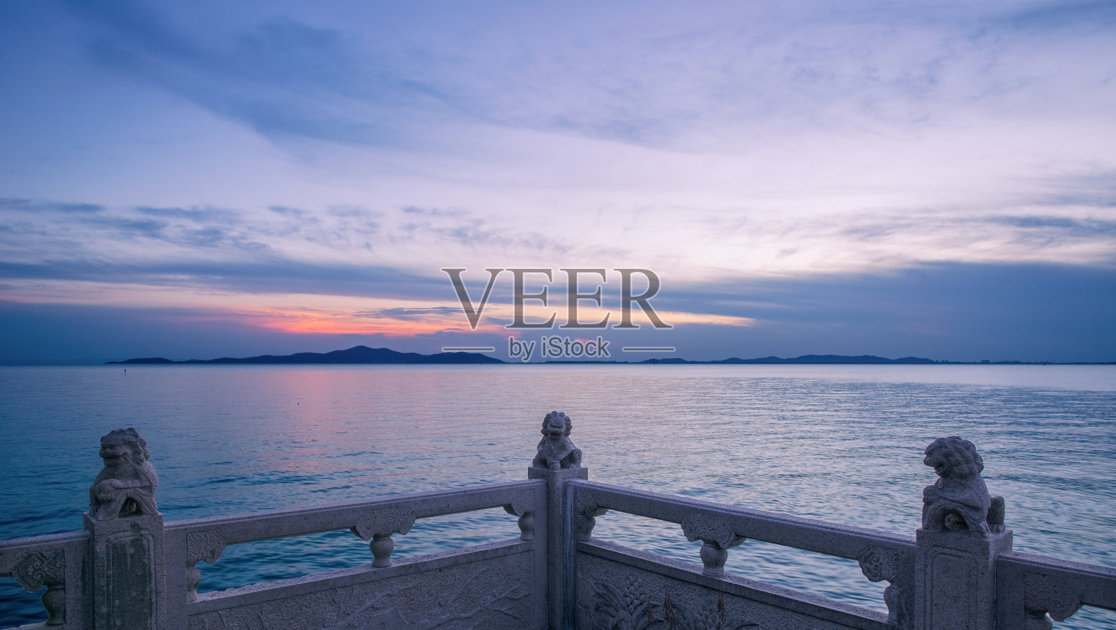 中国苏州的古老建筑、桥梁和太湖的美丽风景的遗迹照片摄影图片