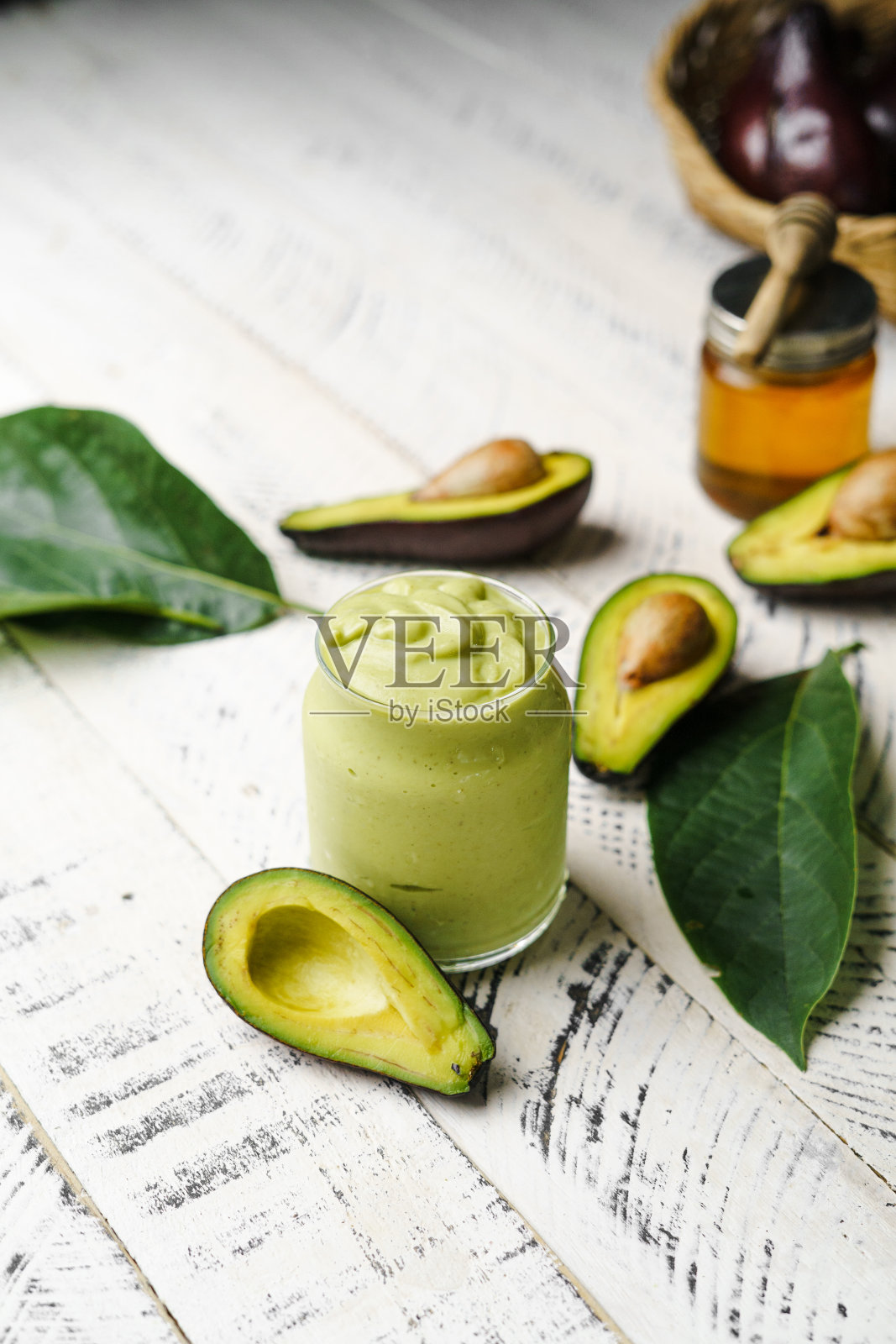 牛油果奶昔健康食品白色背景照片摄影图片