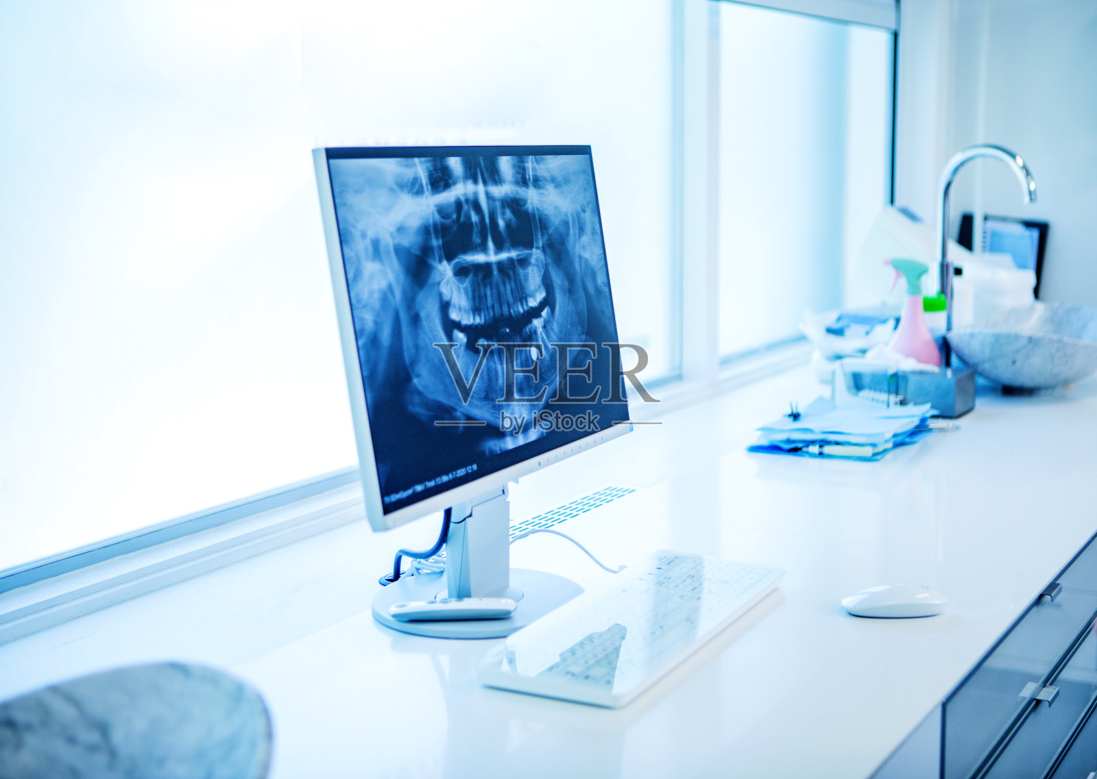 牙科手术中的现代牙科设备照片摄影图片