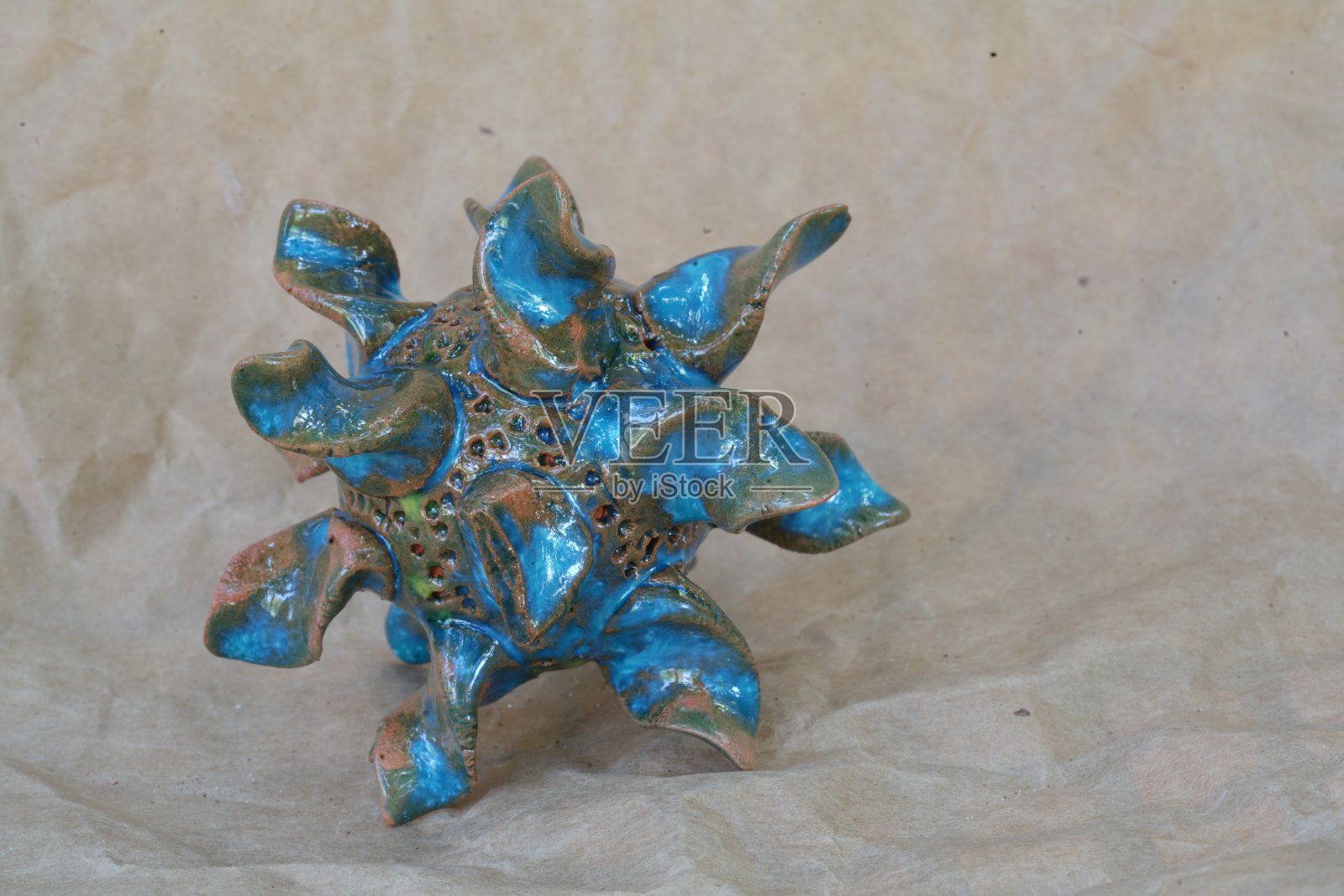 冠状病毒突变一个新的版本出现像武士，武士照片摄影图片