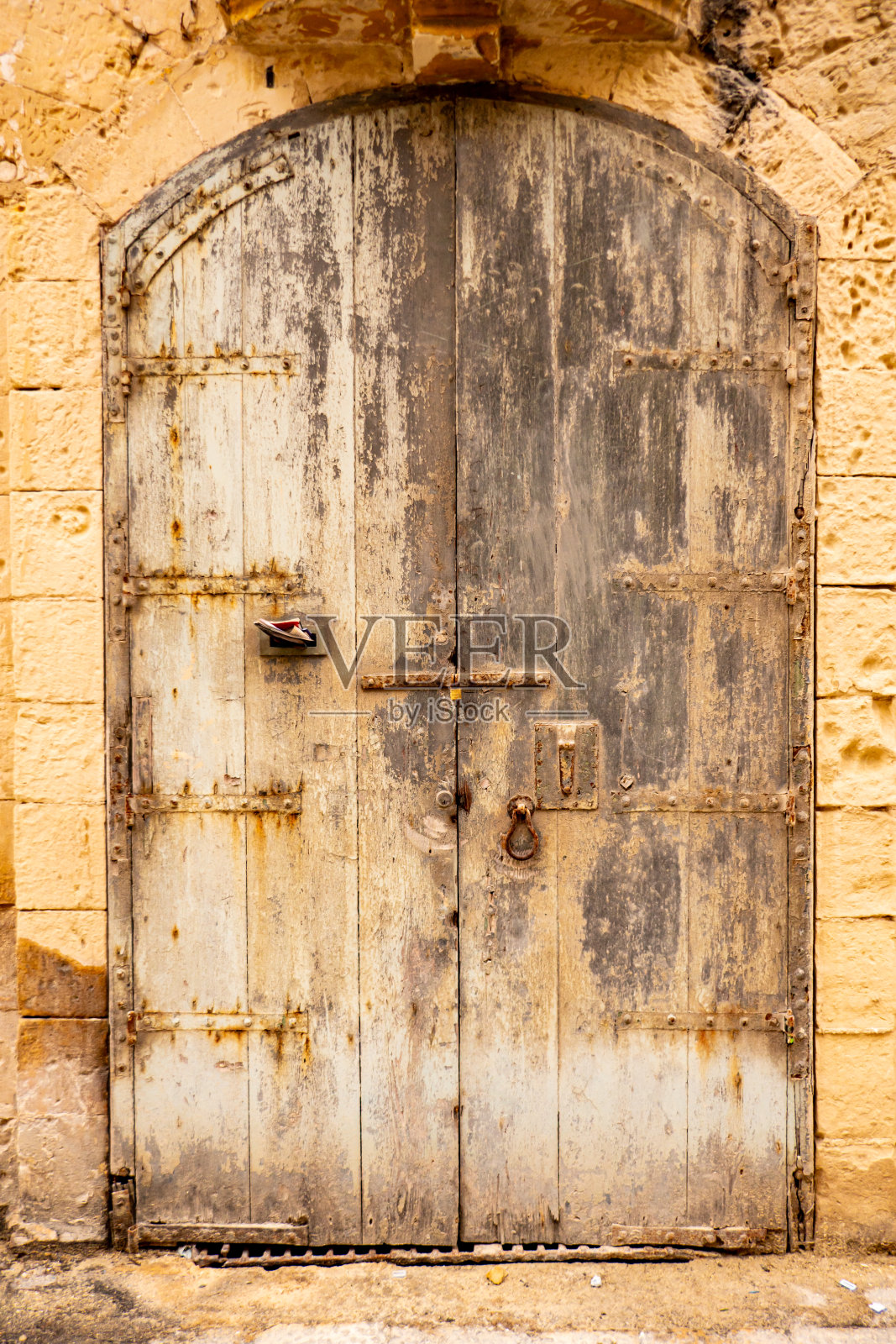 马耳他，街道和瓦莱塔的传统建筑照片摄影图片