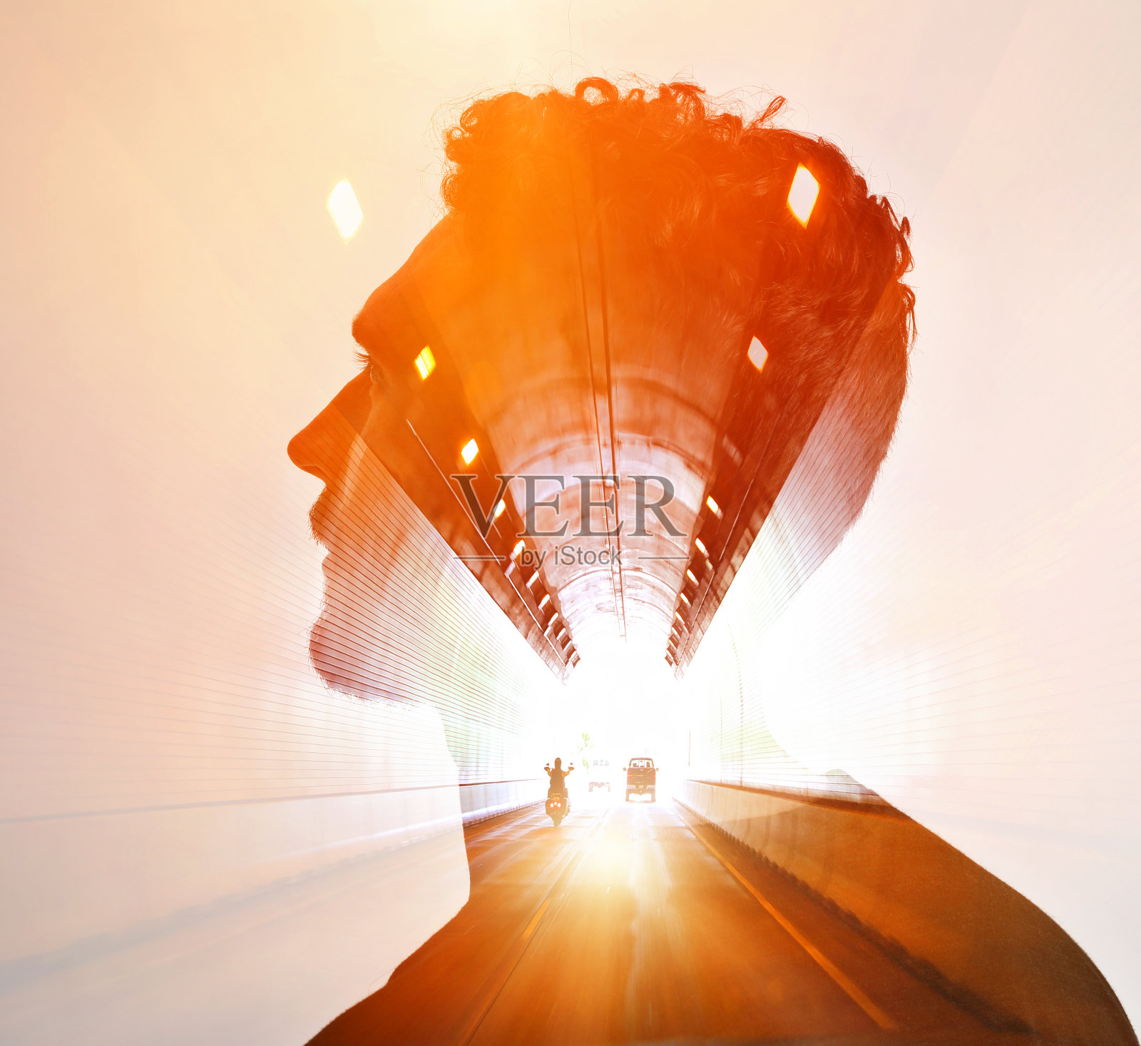 年轻人和高速公路的多重曝光照片摄影图片