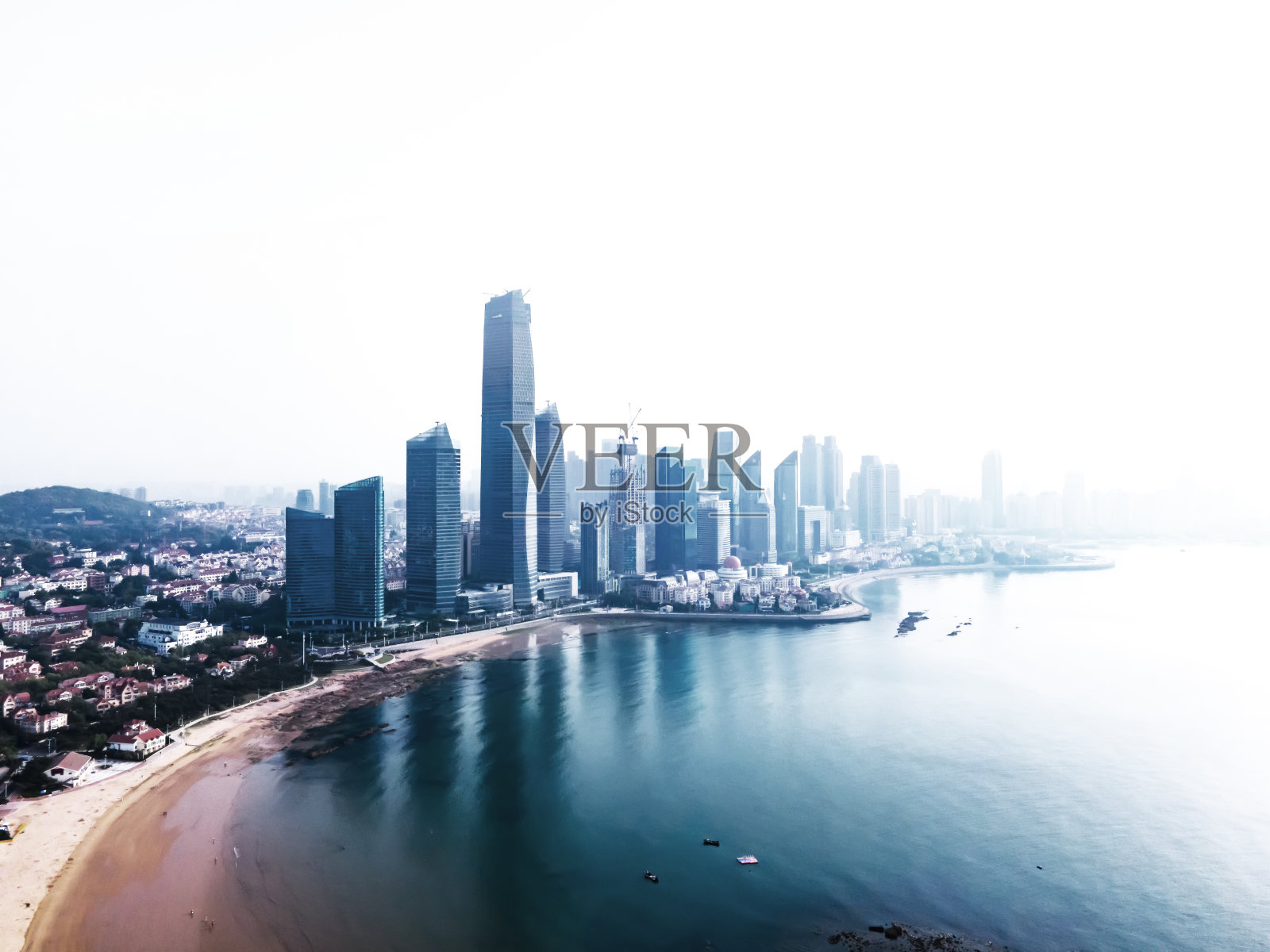 鸟瞰图青岛城市天际线，中国照片摄影图片