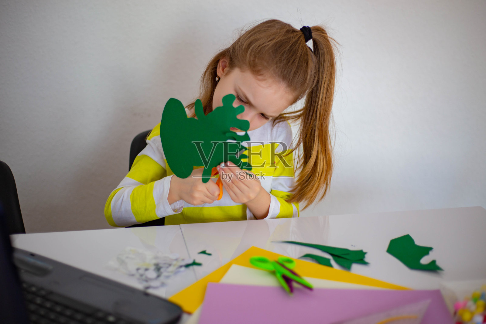 孩子创造性的工作照片摄影图片
