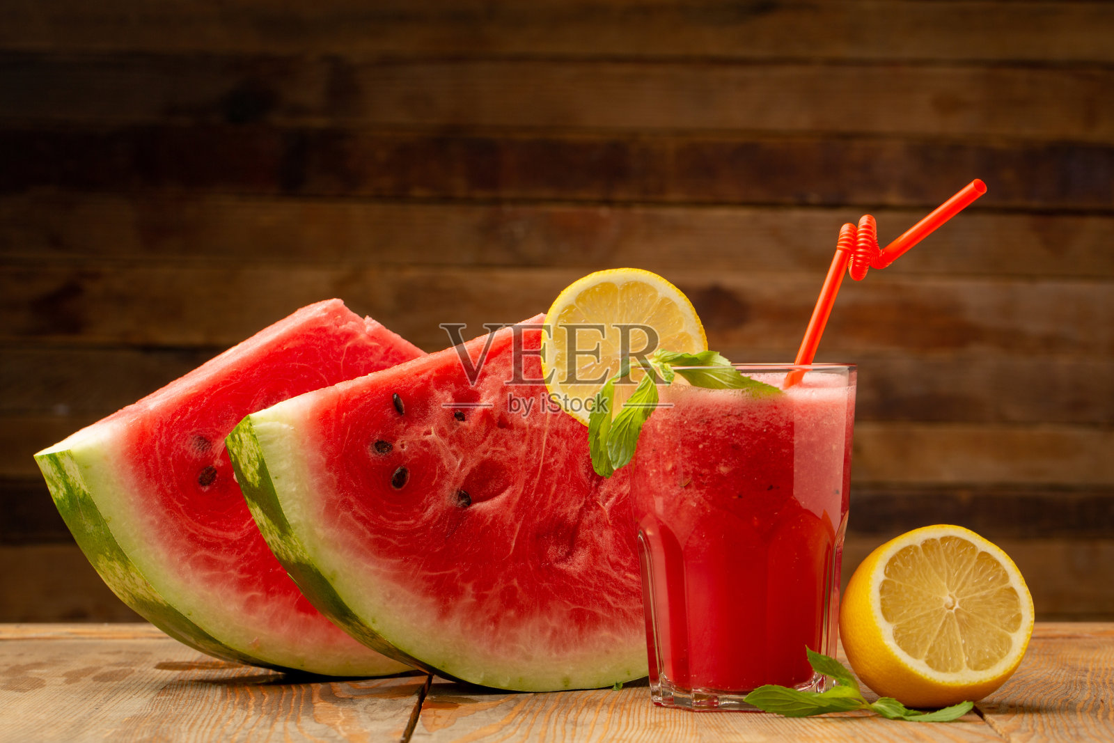 西瓜和西瓜奶昔照片摄影图片