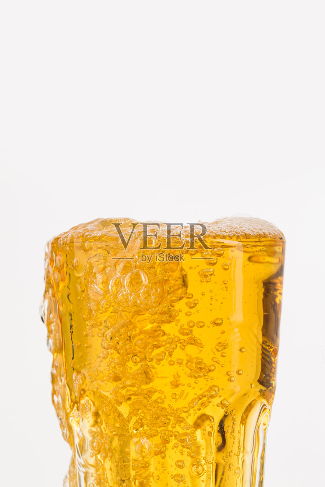 苹果汁溅在工作室的白色背景上照片摄影图片