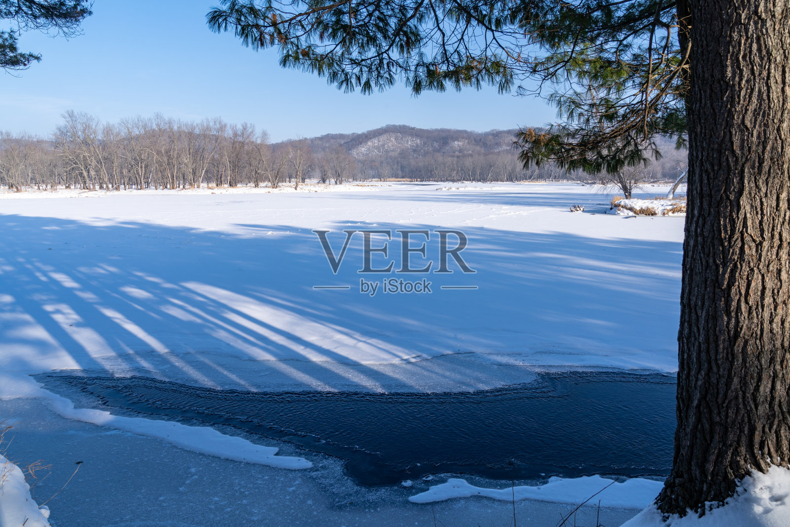 冬天的景色沿着圣克罗伊河从威廉奥布莱恩州立公园明尼苏达州照片摄影图片