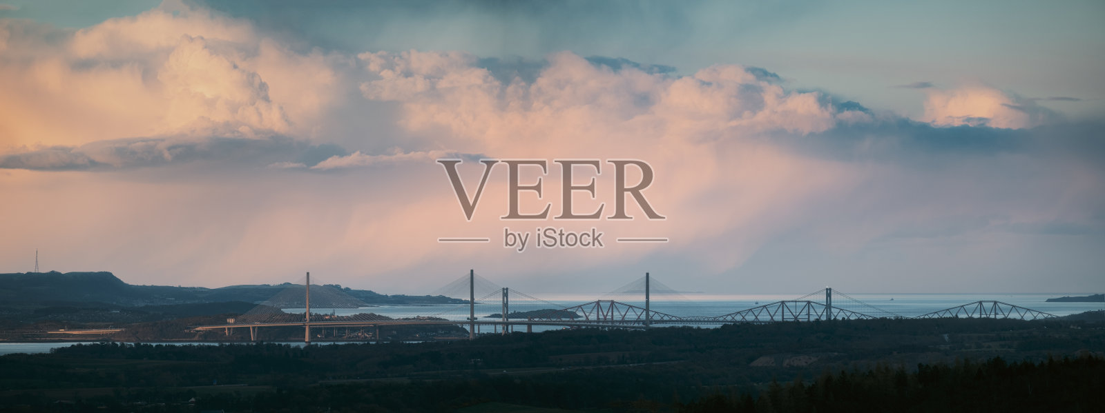 夕阳下的三座桥照片摄影图片