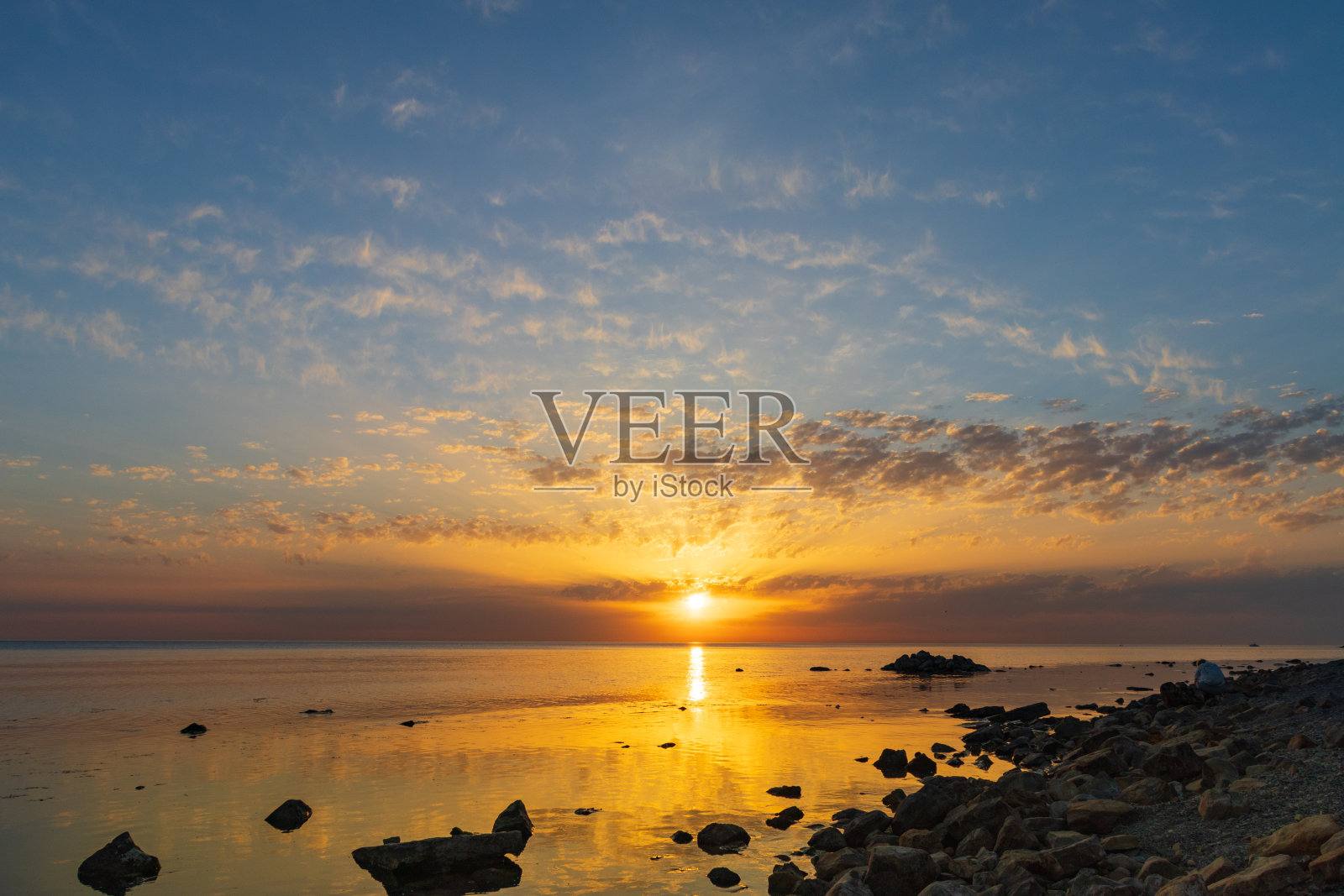 阿纳帕的日出和美丽的云景照片摄影图片