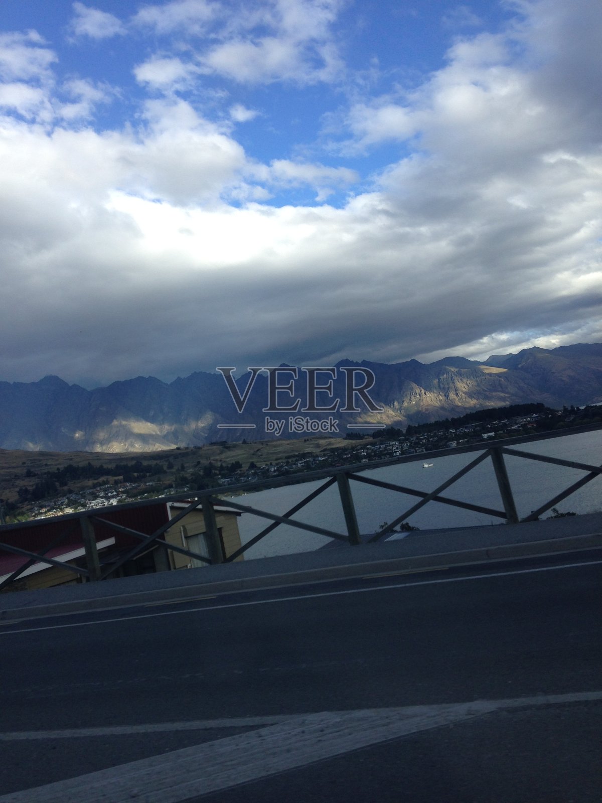 多云的天空和桥照片摄影图片