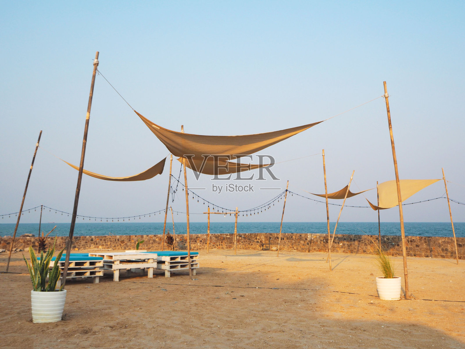 海滩的自然景观为背景照片摄影图片