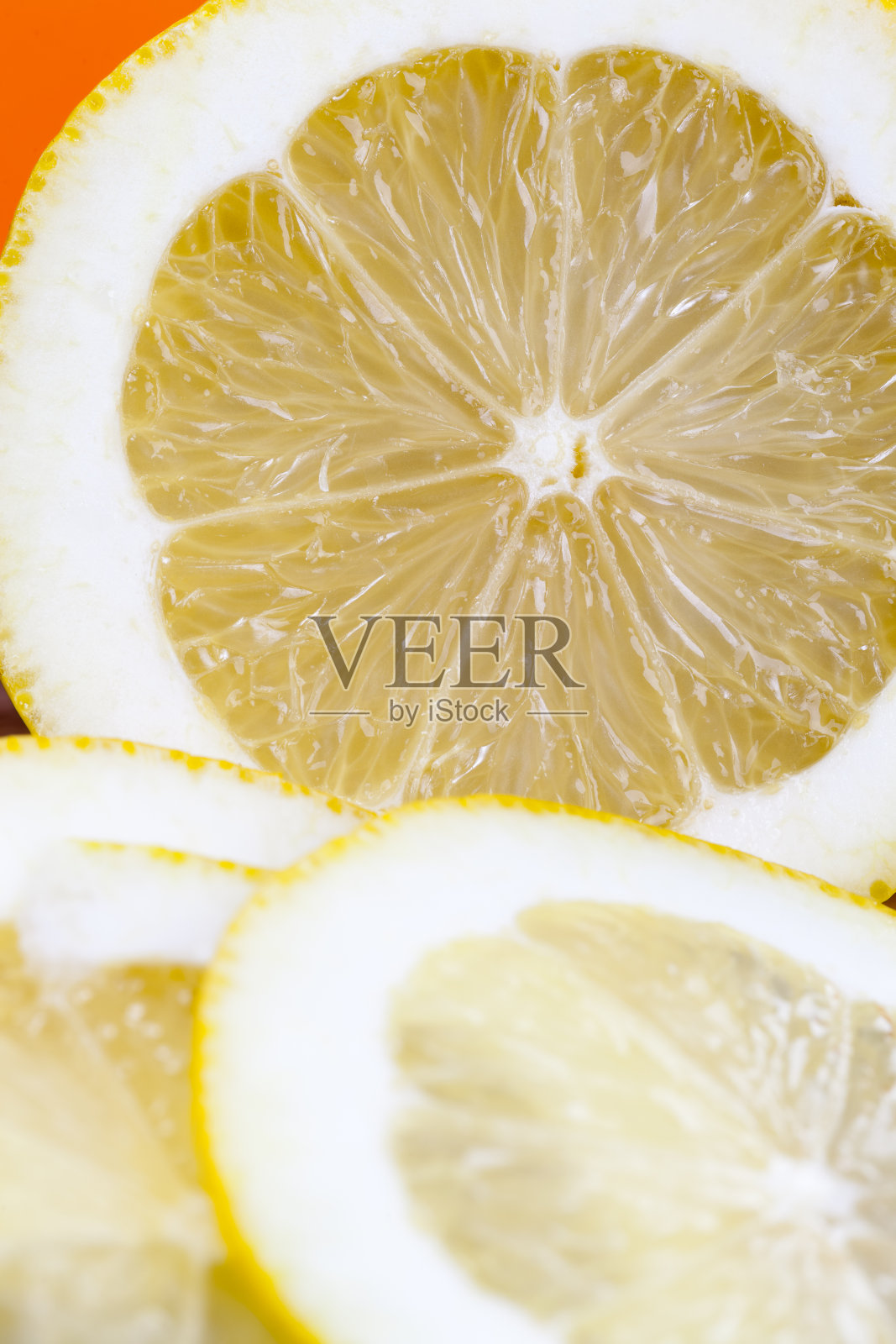 在烹饪过程中切点柑橘和柠檬照片摄影图片