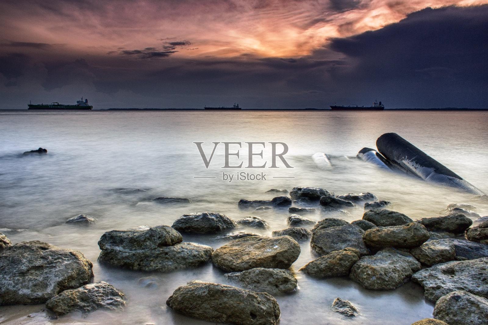 海边的岩石照片摄影图片