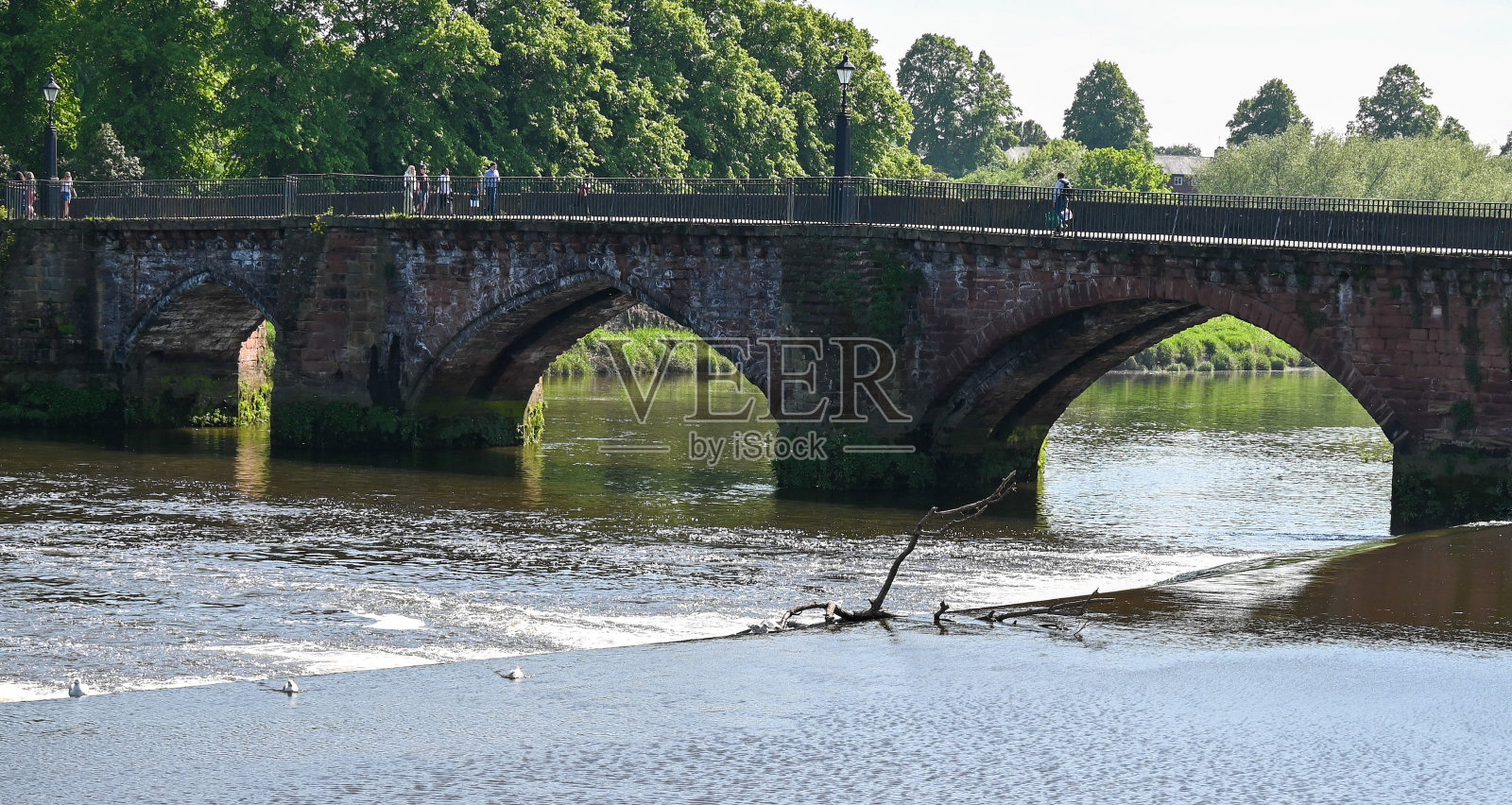 美丽的切斯特，一个美丽的城镇。照片摄影图片
