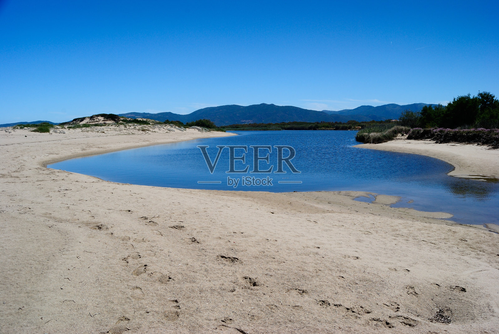 皮罗蒂里弗拉蒂海滩附近的科吉纳斯河照片摄影图片