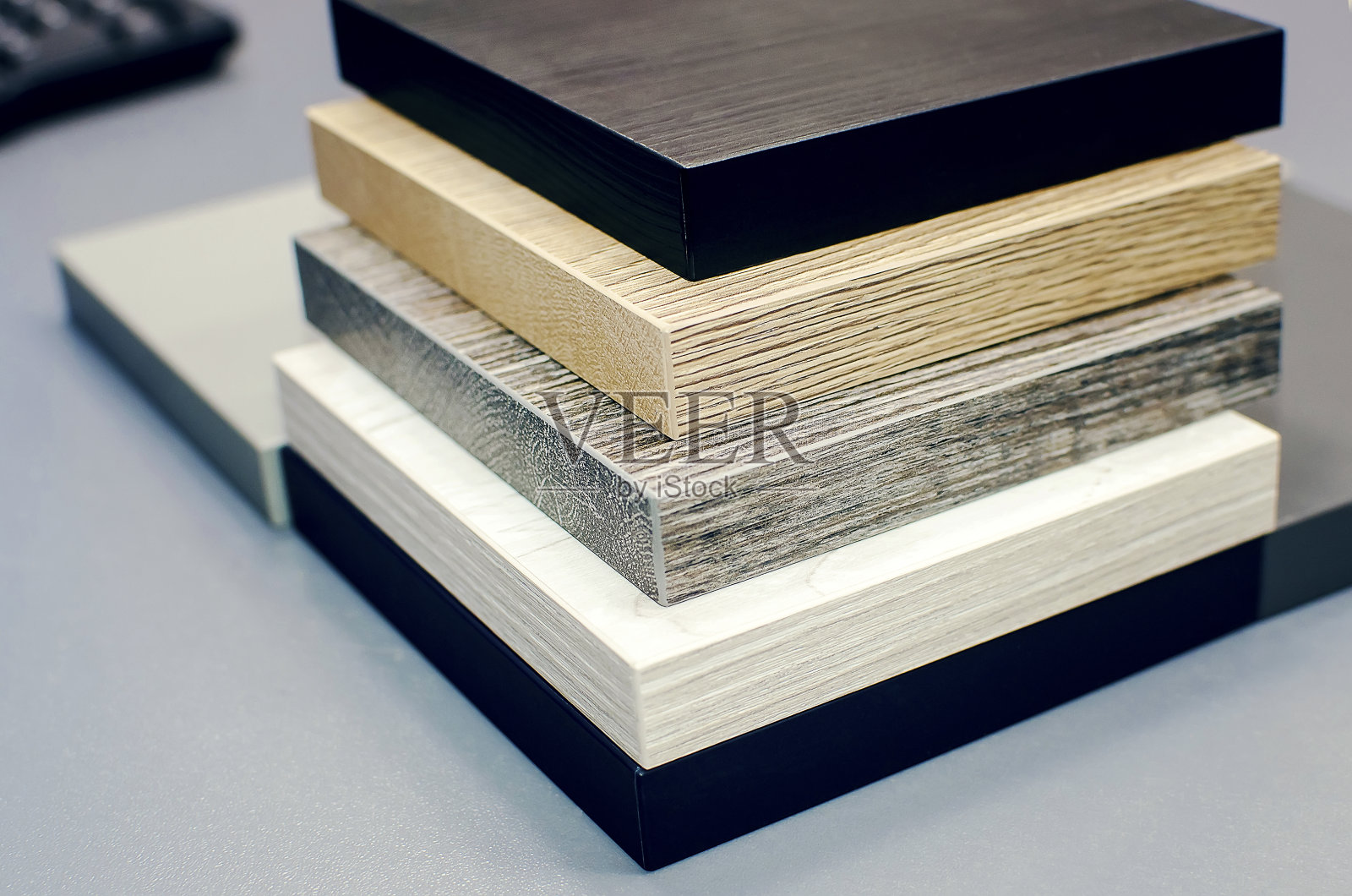 层压板样品与木材纹理，特写。照片摄影图片