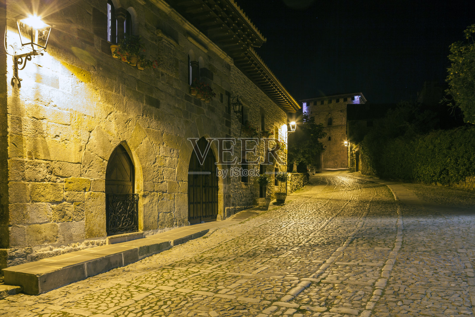 Santillana del Mar是一个将你带回到另一个时代的小镇。西班牙坎塔布里亚照片摄影图片