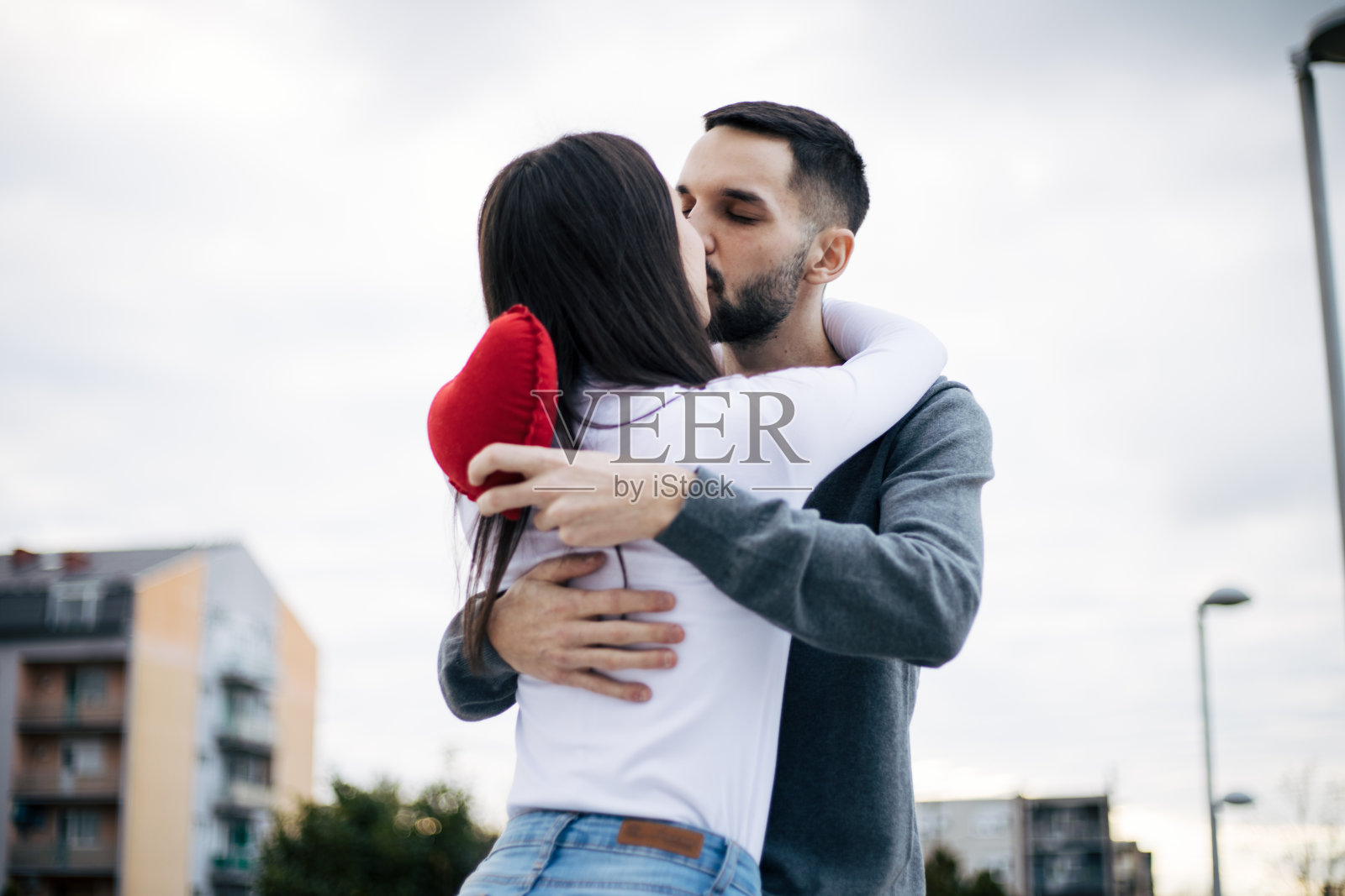 浪漫的年轻夫妇照片摄影图片